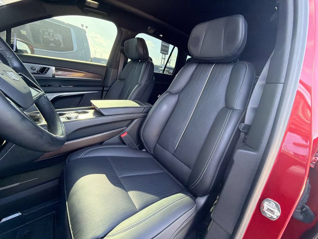 Used 2026 Cadillac Vistiq Luxury AWD/4WD image 16