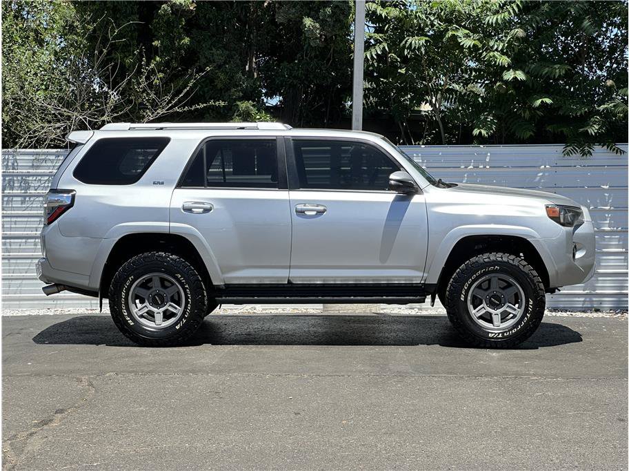 Used 2017 Toyota 4Runner SR5 Premium AWD/4WD image 9