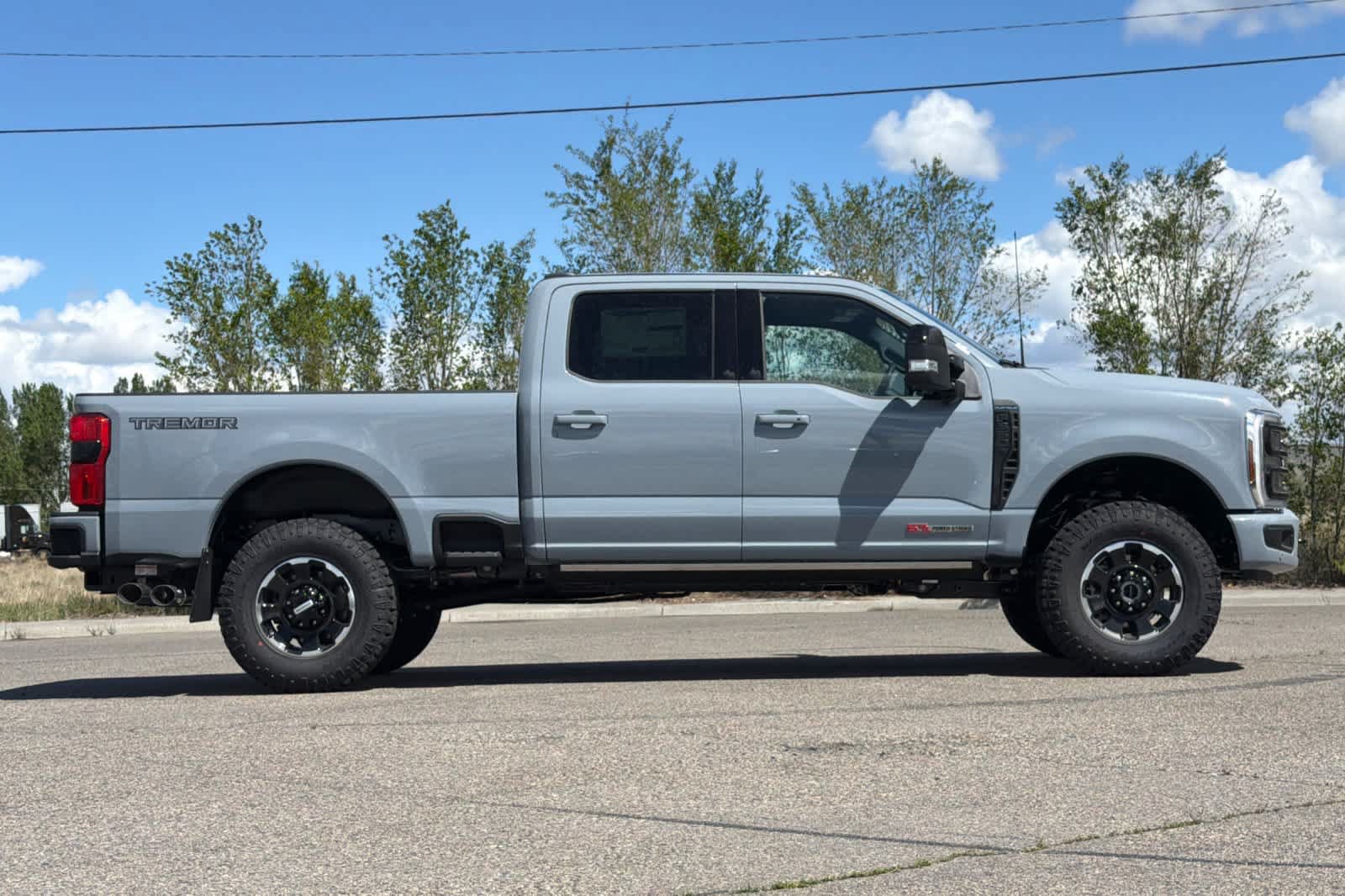 Used 2026 Ford F350 Platinum w/ Tremor Off-Road Package AWD/4WD image 8