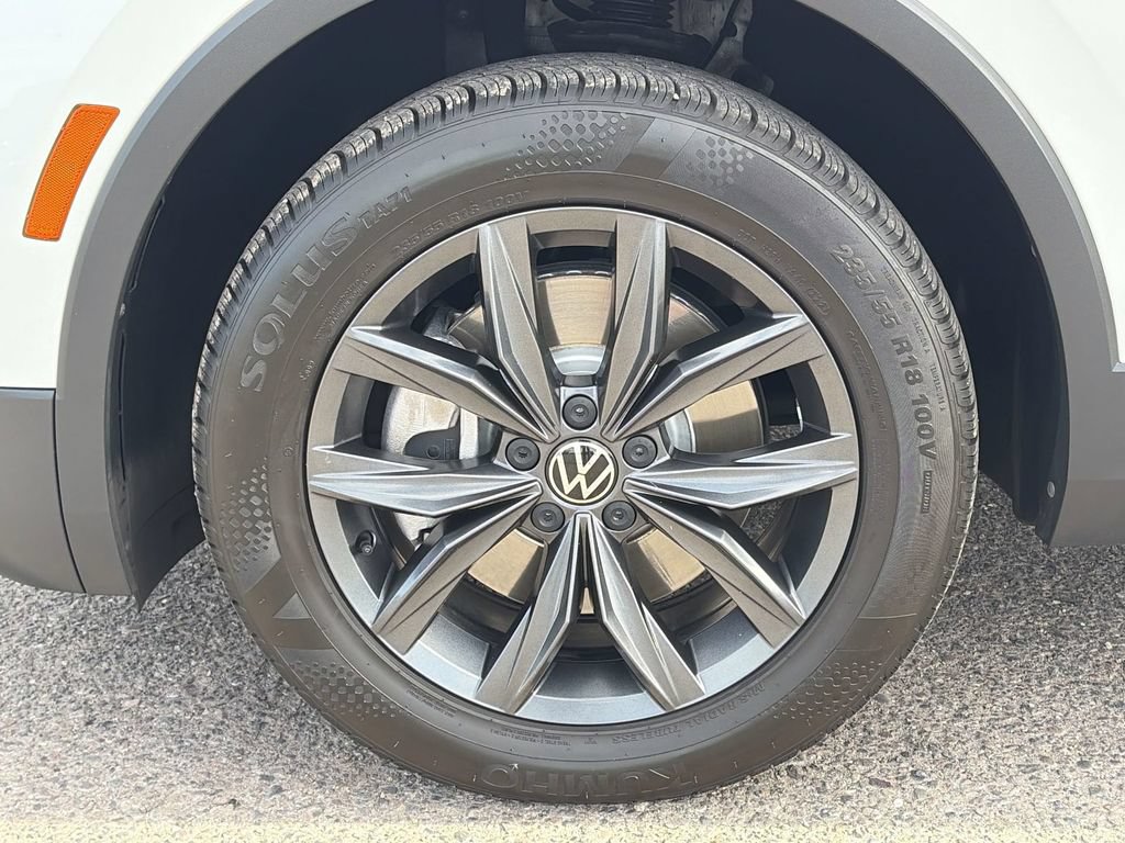 Used 2022 Volkswagen Tiguan SE AWD/4WD image 11
