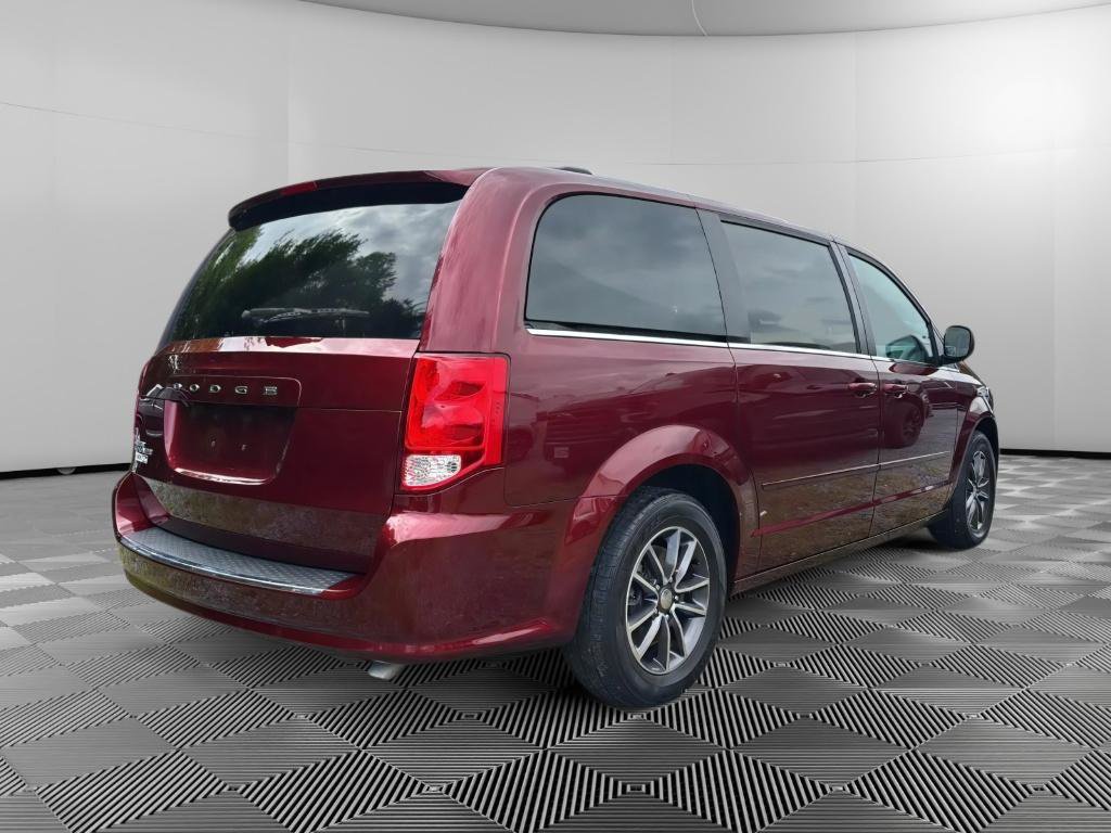 Used 2017 Dodge Grand Caravan SXT FWD image 4