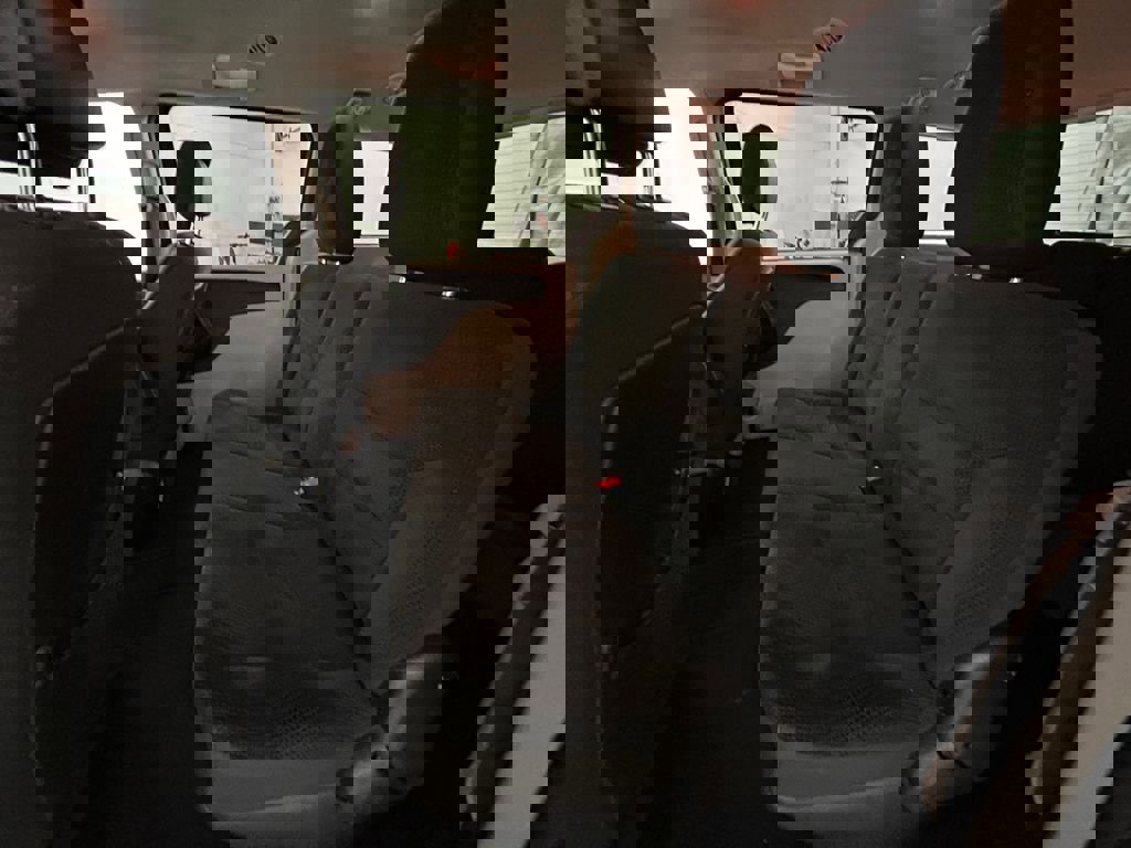 Used 2018 Dodge Grand Caravan SE w/ UConnect Hands-Free Group image 19