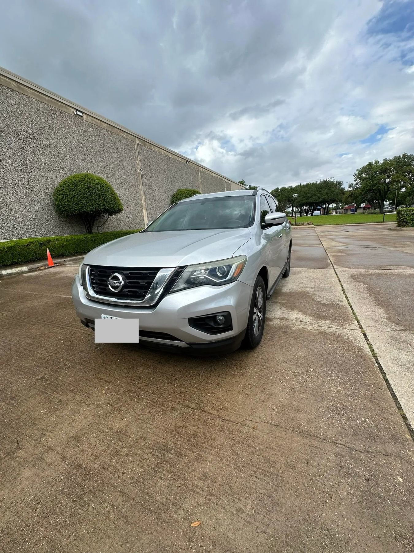 Used 2017 Nissan Pathfinder SV image 4
