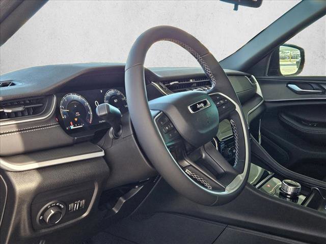 New 2025 Jeep Grand Cherokee Altitude image 3
