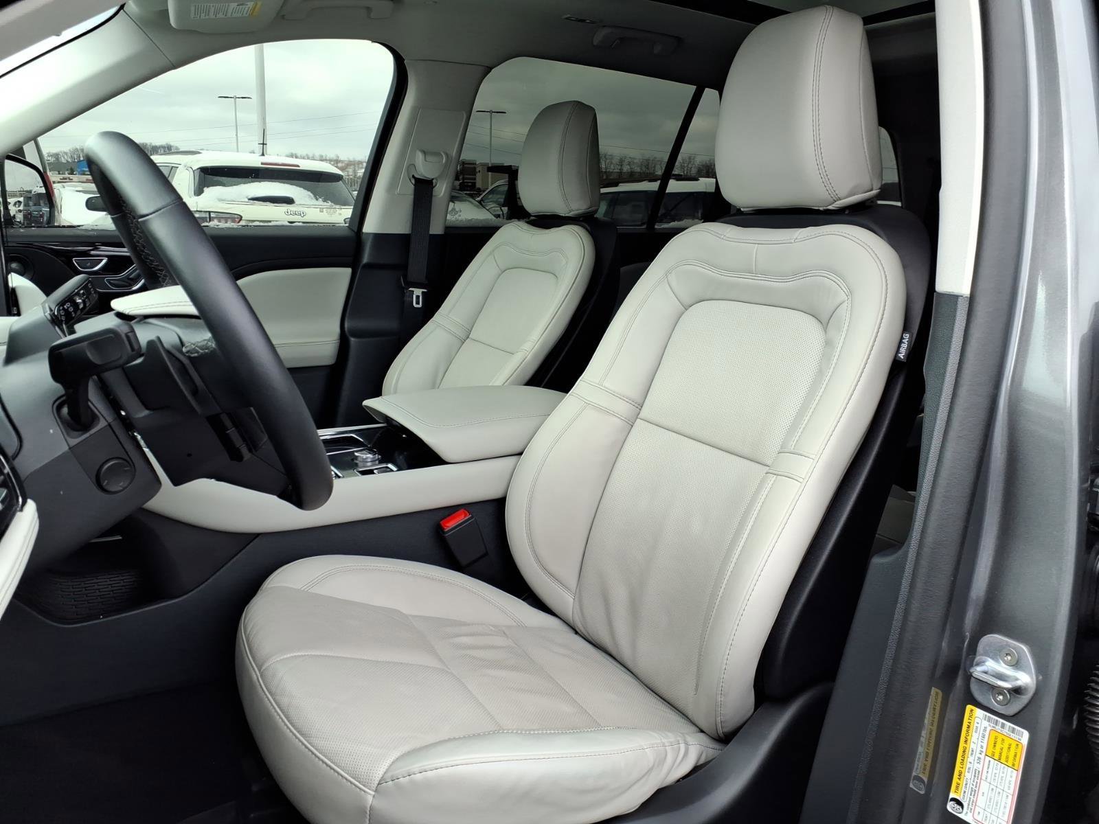 Used 2025 Lincoln Aviator Reserve w/ Illumination Package image 9