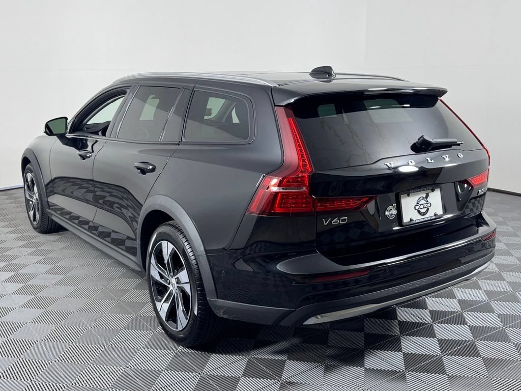 Certified 2025 Volvo V60 B5 Cross Country Plus AWD/4WD image 11