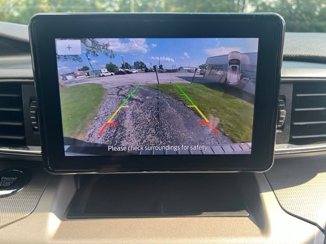 Used 2023 Ford Explorer XLT w/ Equipment Group 202A AWD/4WD image 17