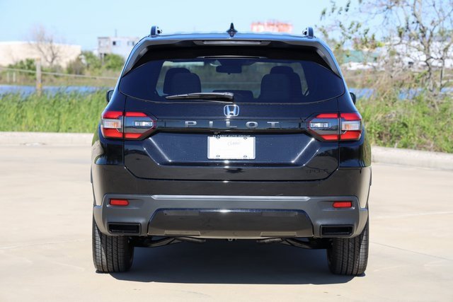 New 2026 Honda Pilot Sport image 7