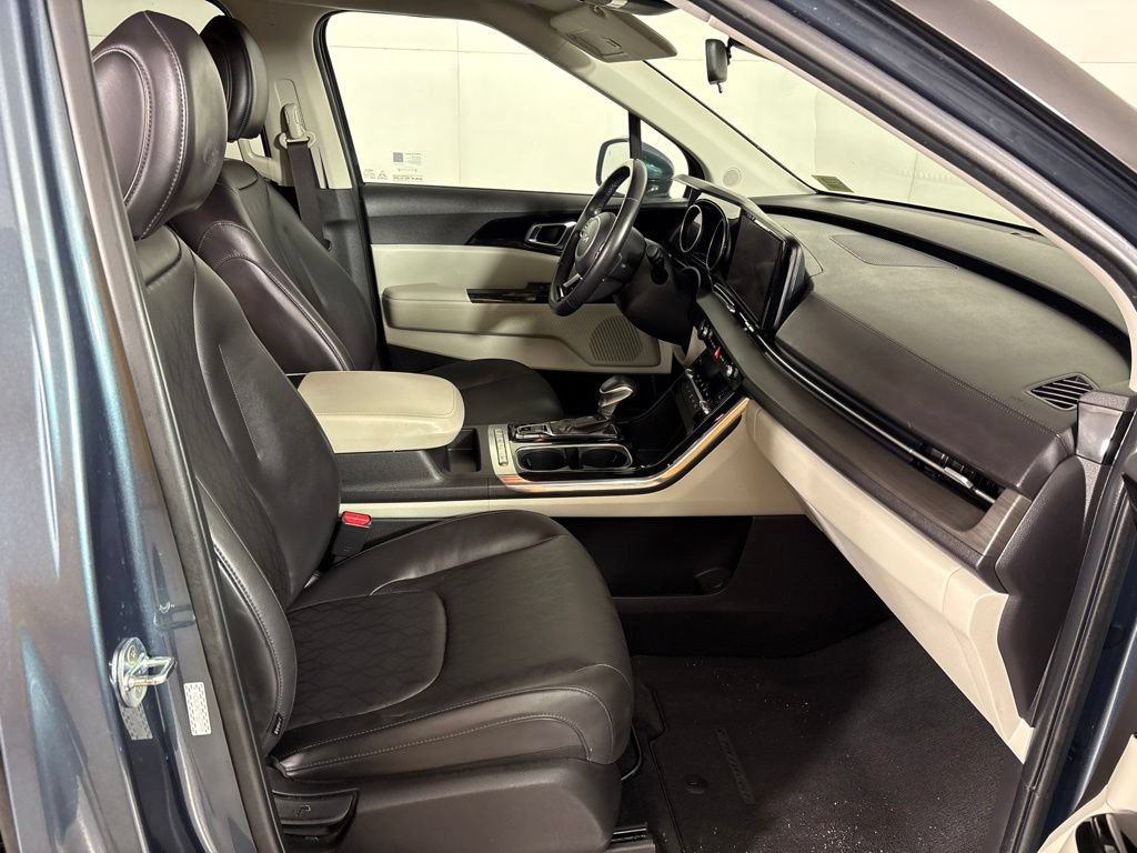 Used 2023 Kia Carnival EX FWD image 14