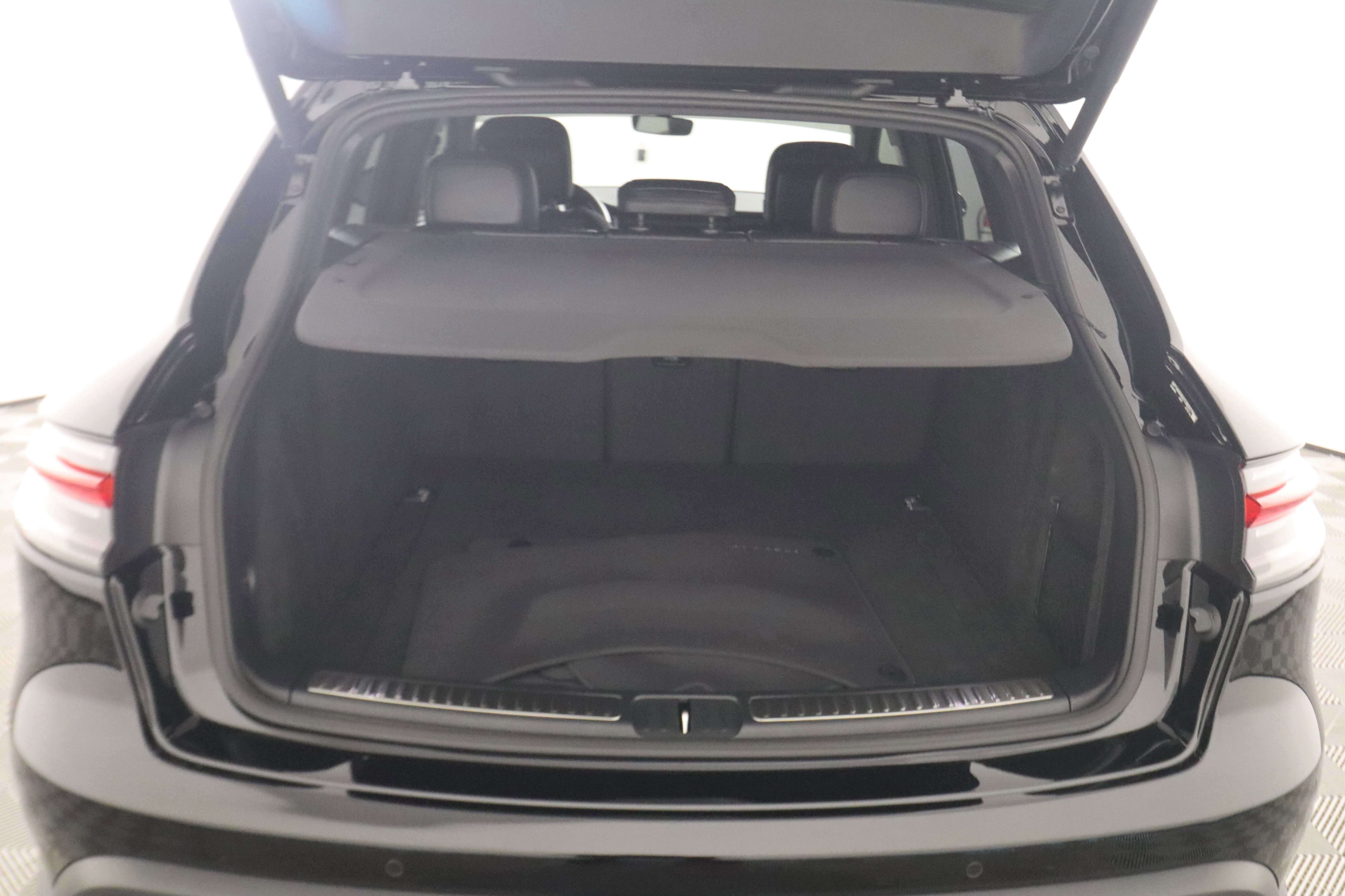 Used 2026 Porsche Macan image 21