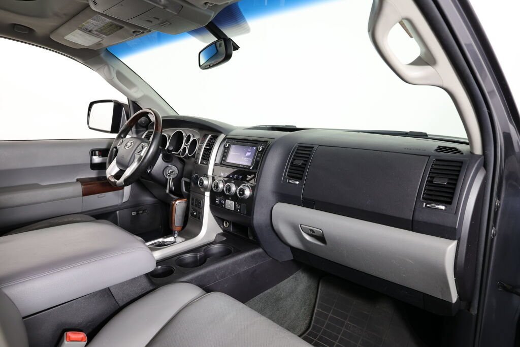 Used 2015 Toyota Sequoia Platinum AWD/4WD image 28