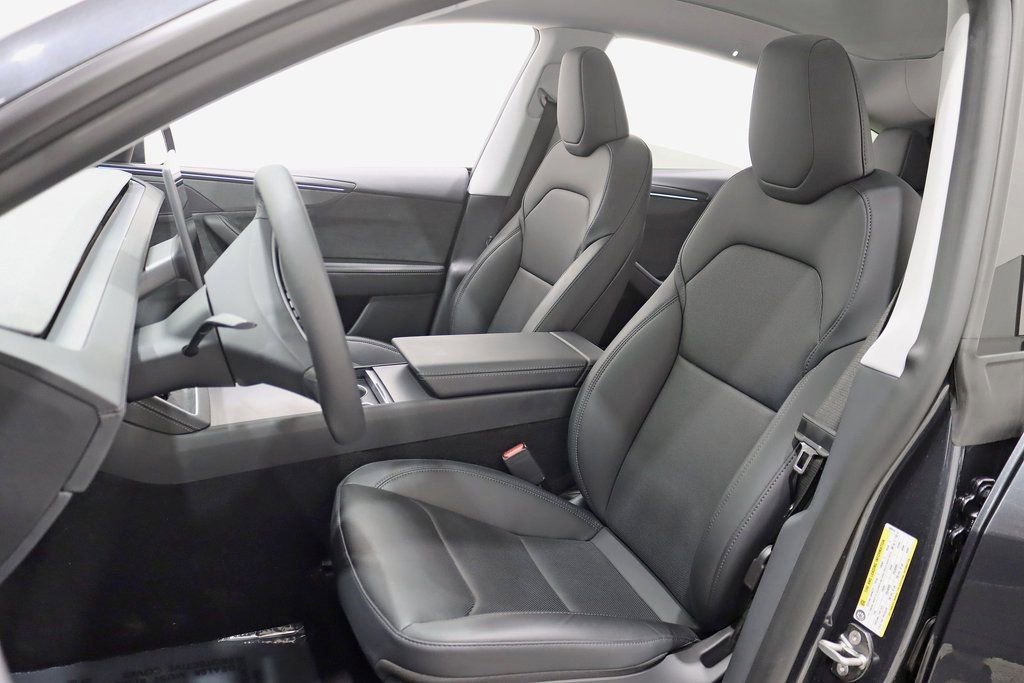 Used 2026 Tesla Model Y Long Range image 28