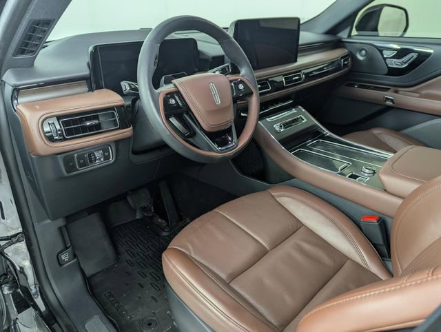 Used 2025 Lincoln Aviator Reserve w/ Jet Appearance Package image 11