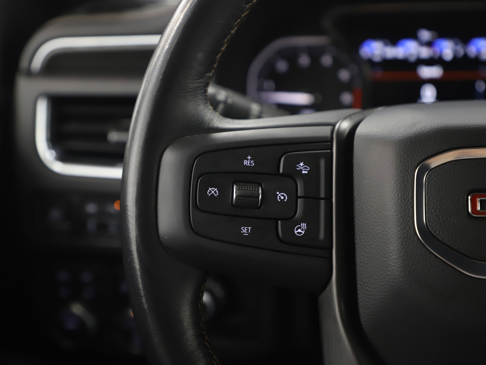 Used 2021 GMC Yukon XL AT4 image 30