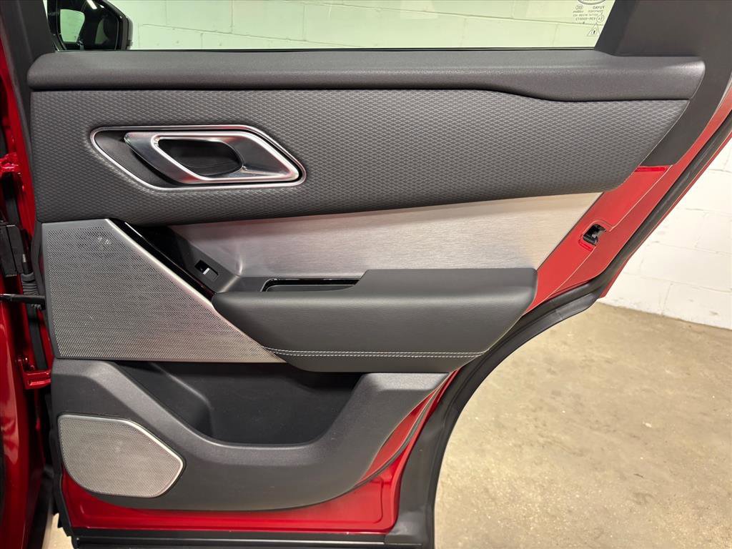 Used 2019 Land Rover Range Rover Velar R-Dynamic SE image 40