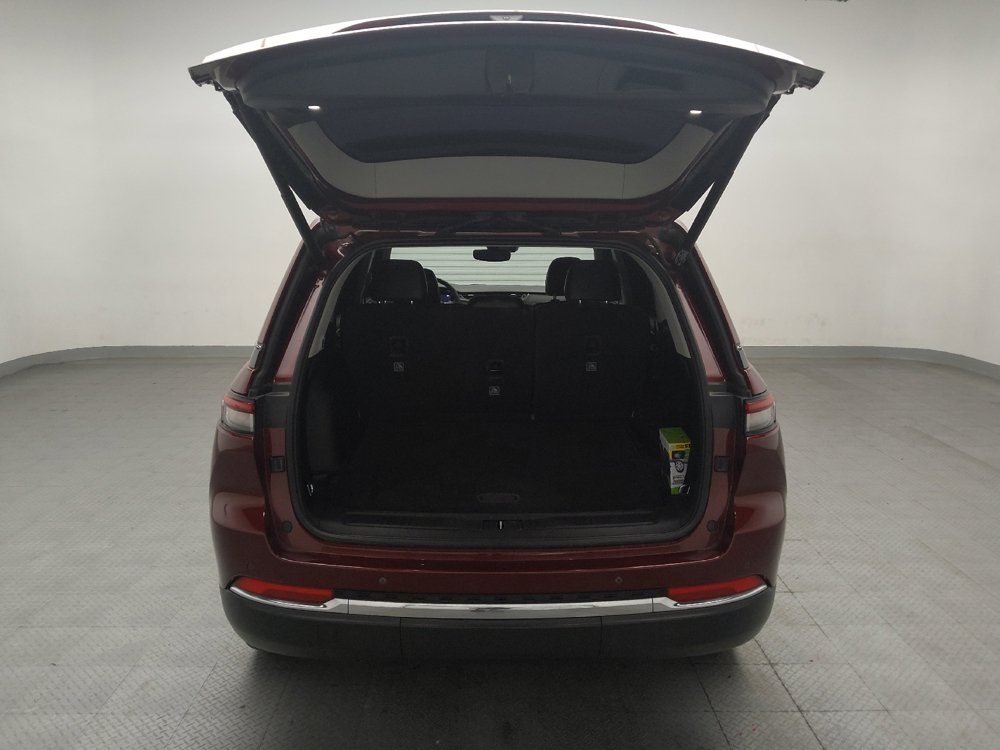 Used 2023 Jeep Grand Cherokee Limited RWD image 29