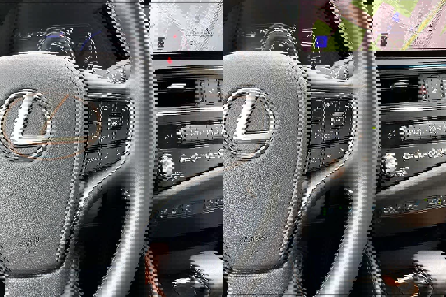 Used 2025 Lexus ES 300h w/ Premium Package image 25