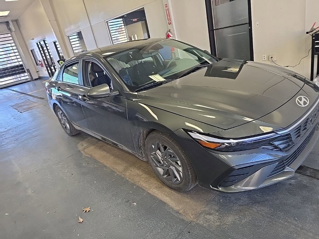 Used 2024 Hyundai Elantra SEL image 1