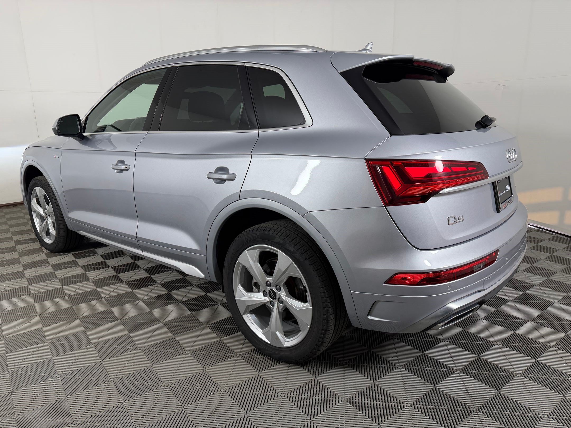 Certified 2024 Audi Q5 2.0T Premium Plus AWD/4WD image 3