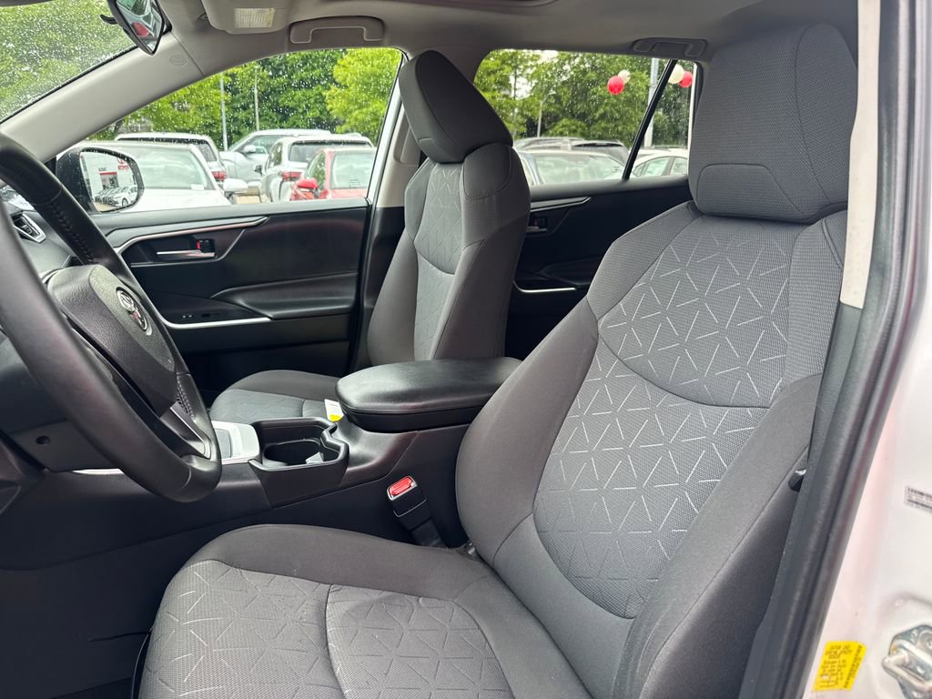 Used 2019 Toyota RAV4 XLE w/ Convenience Package AWD/4WD image 16