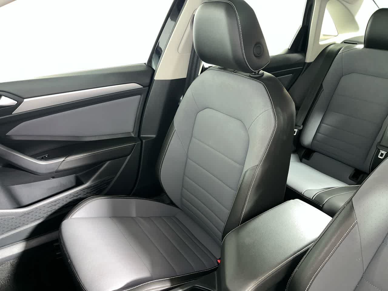 Used 2025 Volkswagen Jetta SE FWD image 26