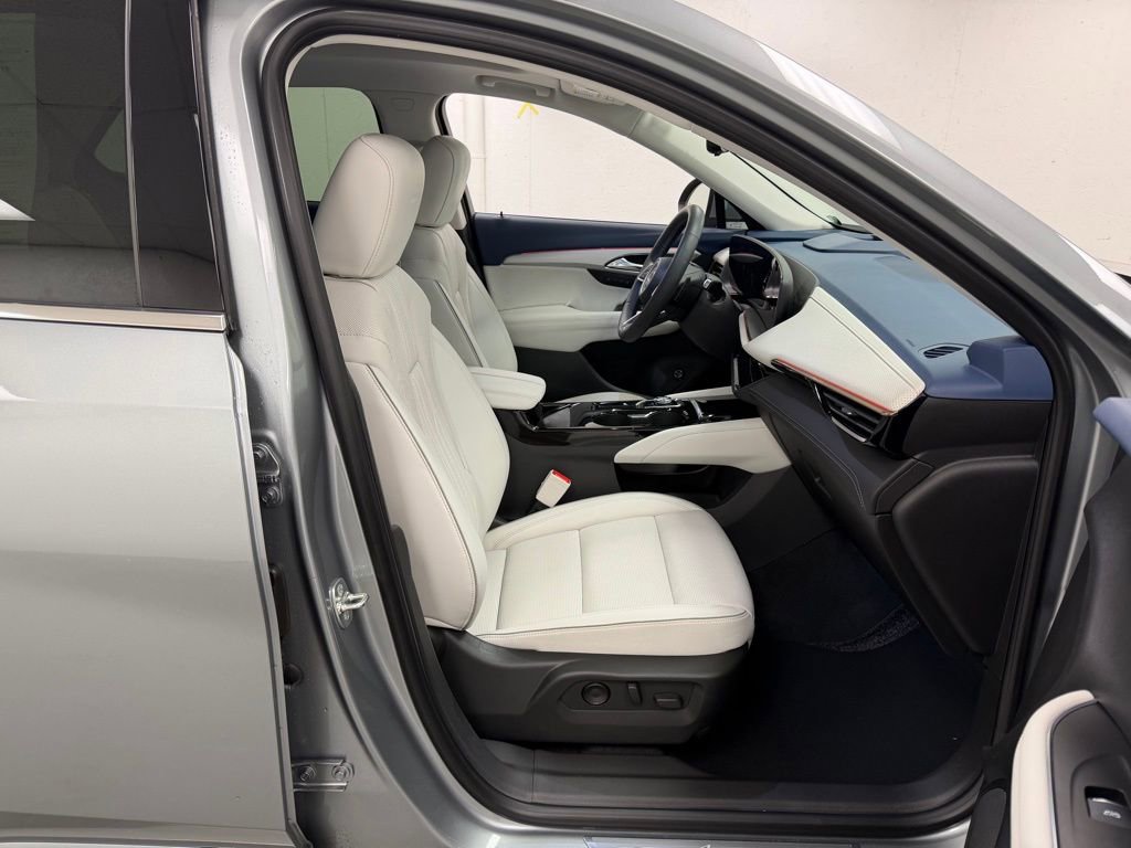 Used 2025 Buick Envision Avenir AWD/4WD image 10