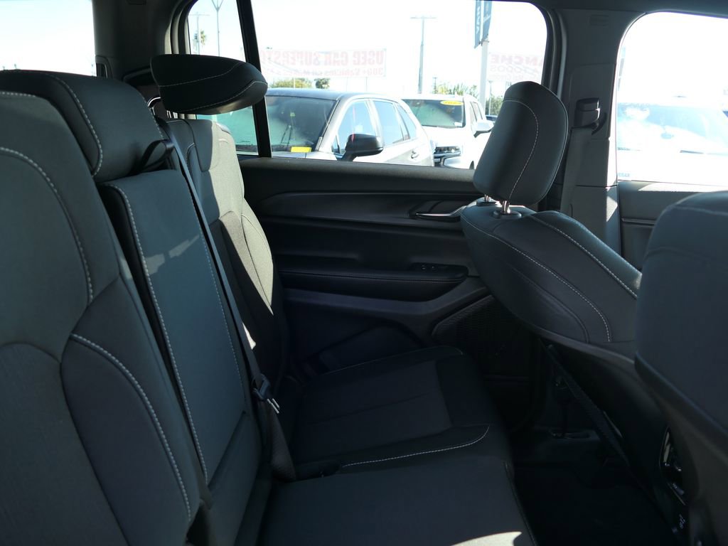 Used 2025 Jeep Grand Cherokee L Laredo w/ Luxury Tech Group I image 20