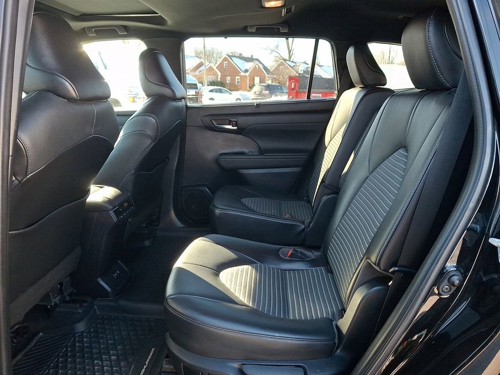 Used 2021 Toyota Highlander XSE image 12