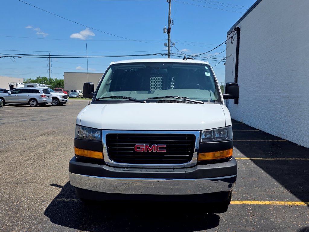Used 2025 GMC Savana 2500 w/ Driver Convenience Package RWD image 2