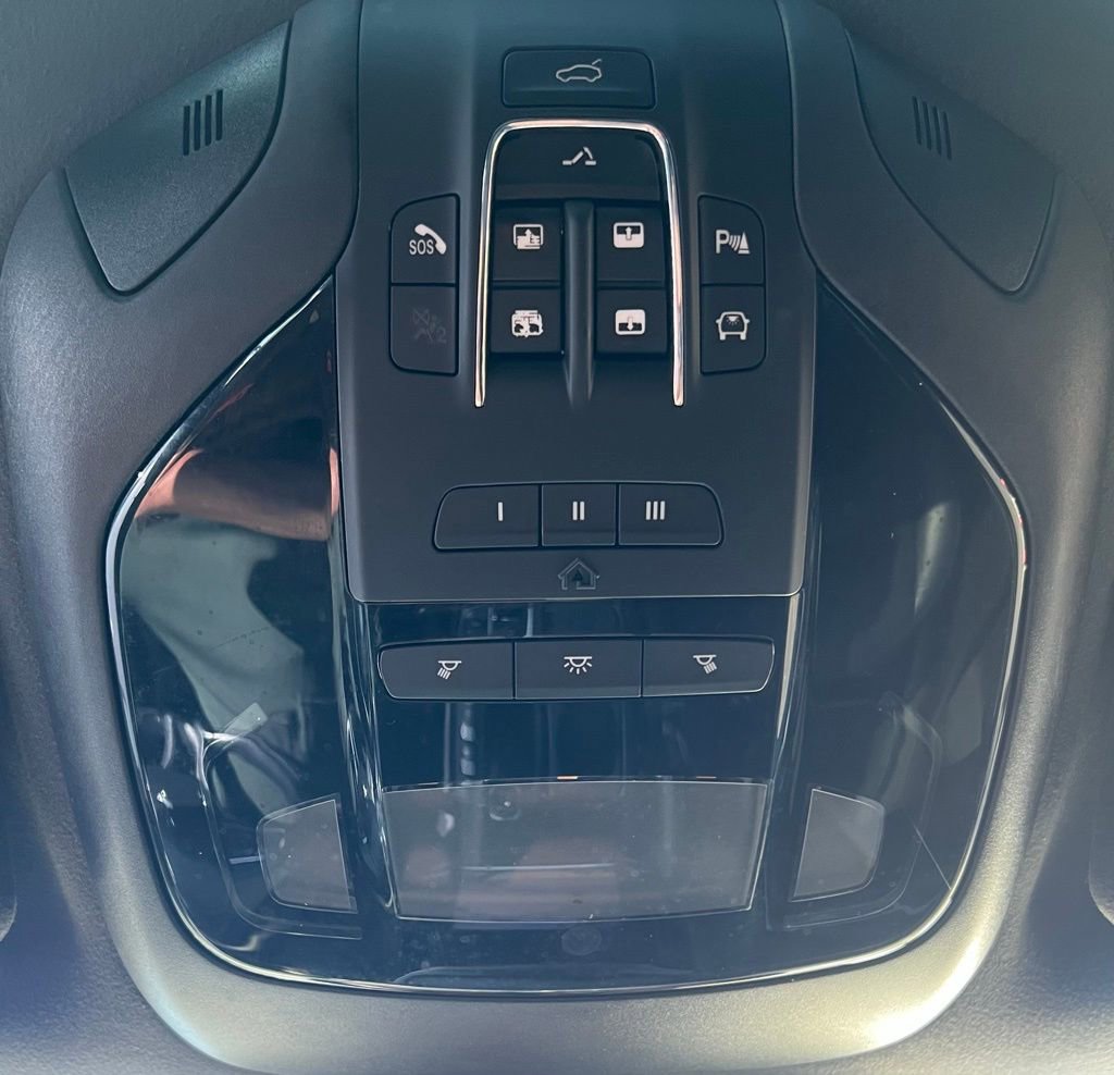 Used 2021 Maserati Levante image 25