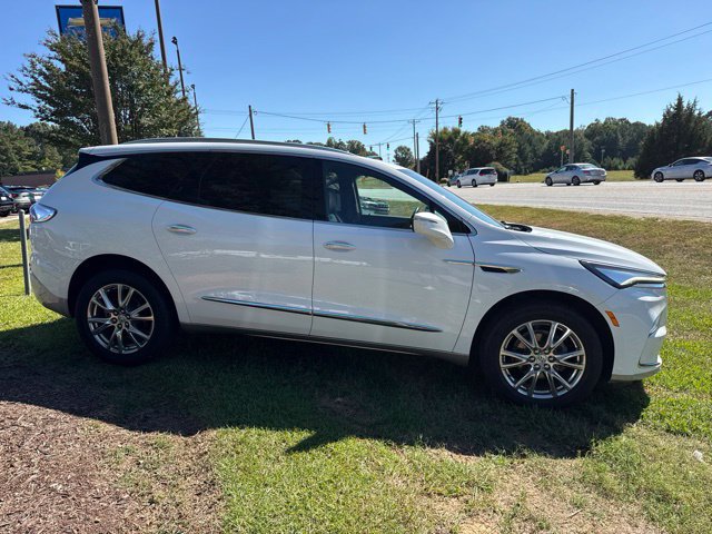Used 2023 Buick Enclave Essence w/ Experience Buick Package AWD/4WD image 8