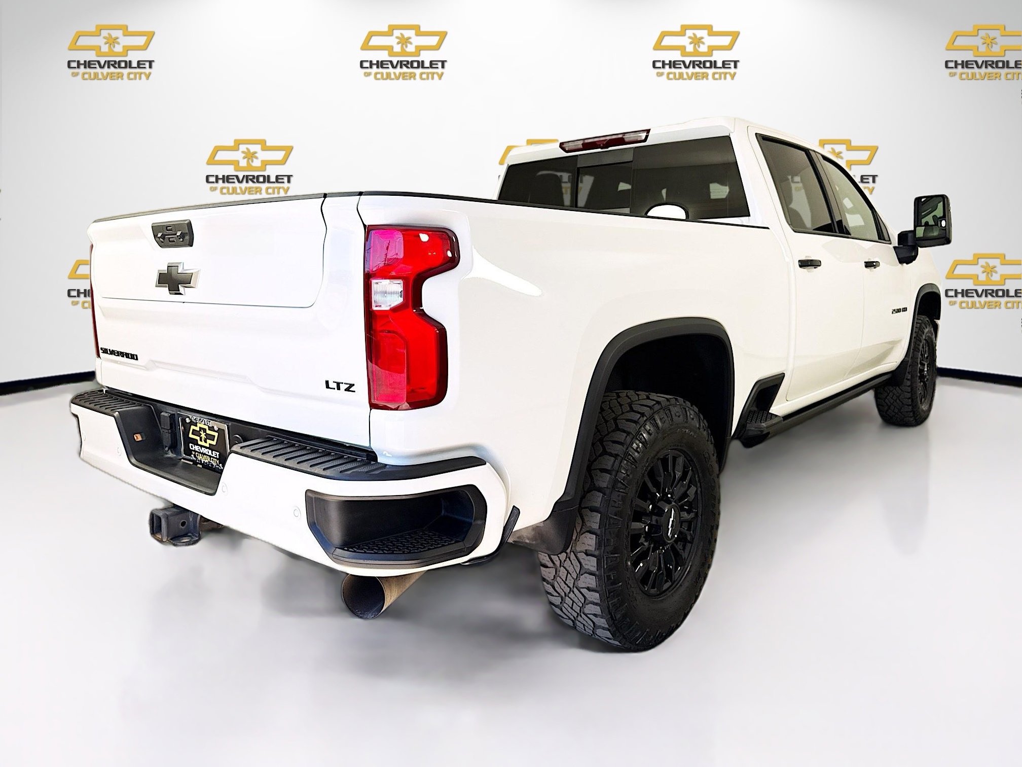 Used 2023 Chevrolet Silverado 2500 LTZ w/ LTZ Plus Package image 7