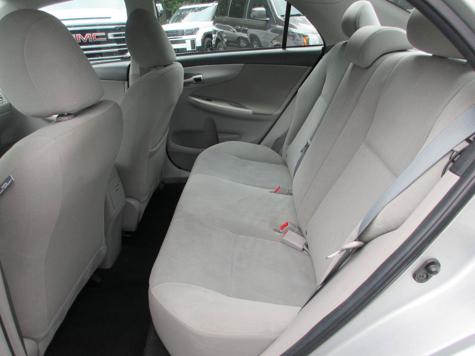 Used 2012 Toyota Corolla LE w/ Premium Pkg FWD image 14