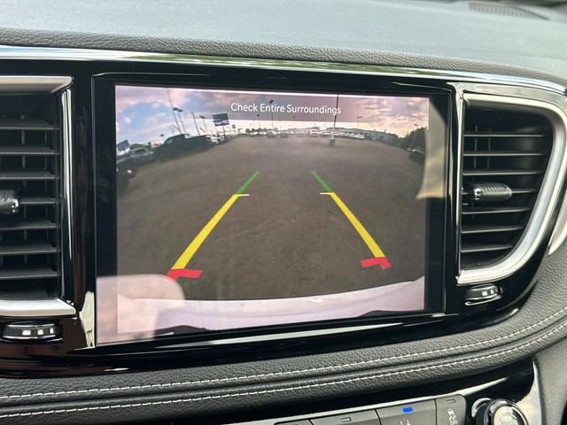 Used 2025 Chrysler Pacifica Limited FWD image 39