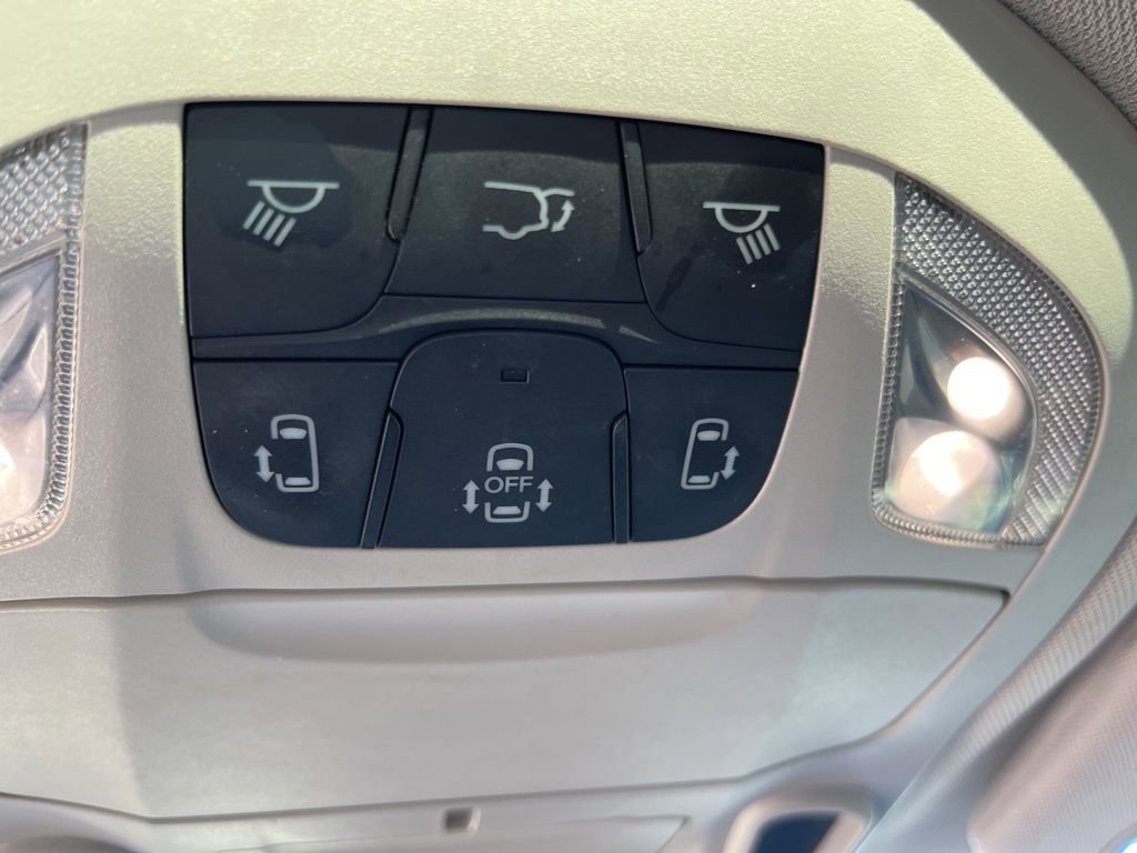 Used 2018 Chrysler Pacifica Limited w/ Tire & Wheel Group image 27