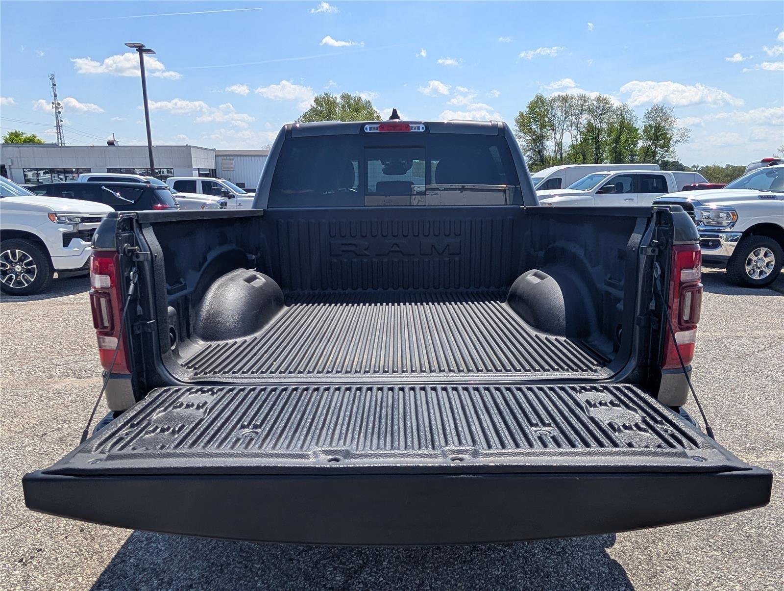 Used 2023 RAM 1500 Laramie AWD/4WD image 14