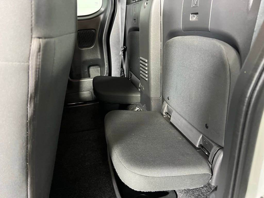 Used 2023 Nissan Frontier S image 25