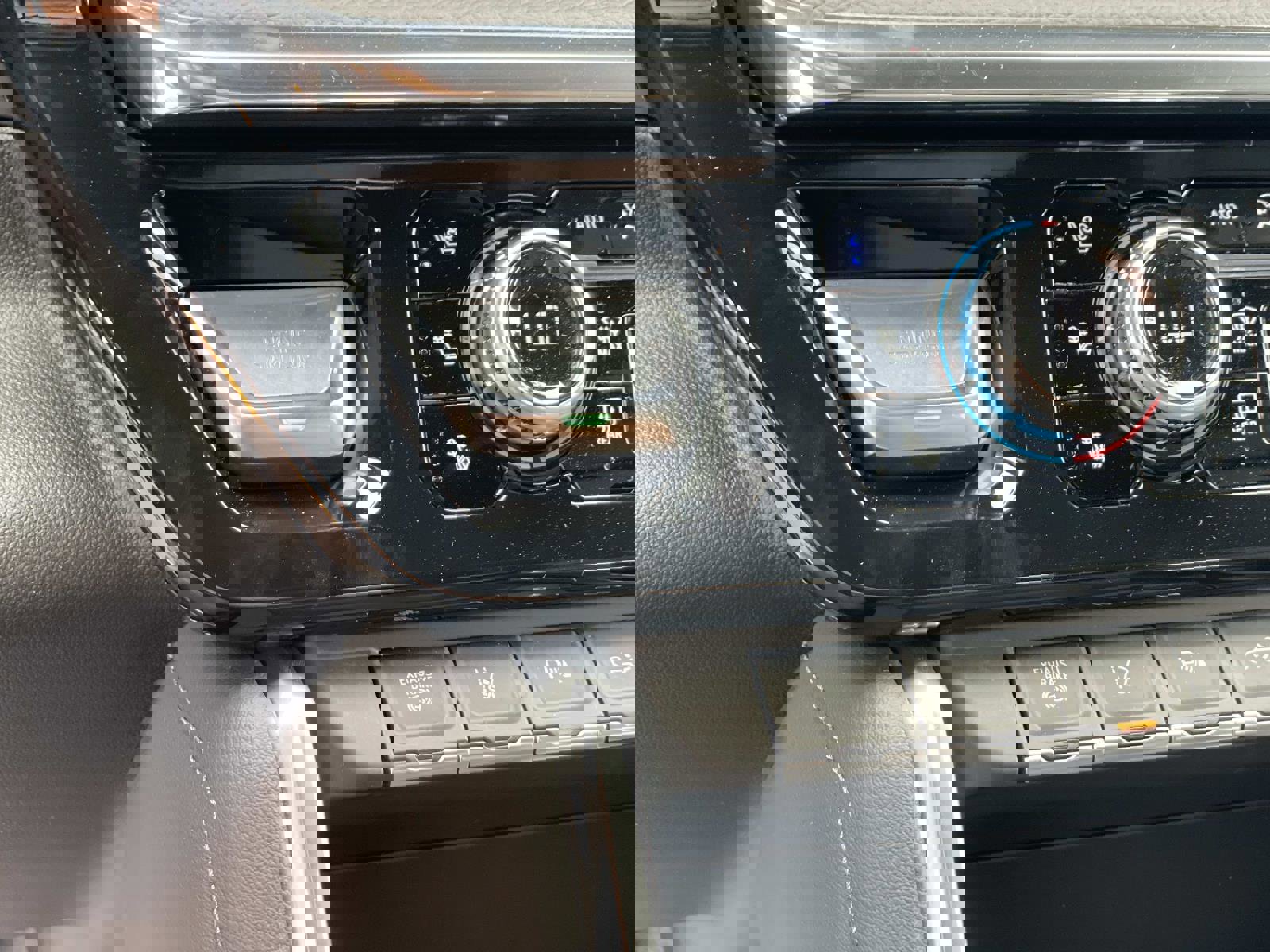 New 2026 GMC Sierra 2500 Denali w/ Denali Reserve Package image 17