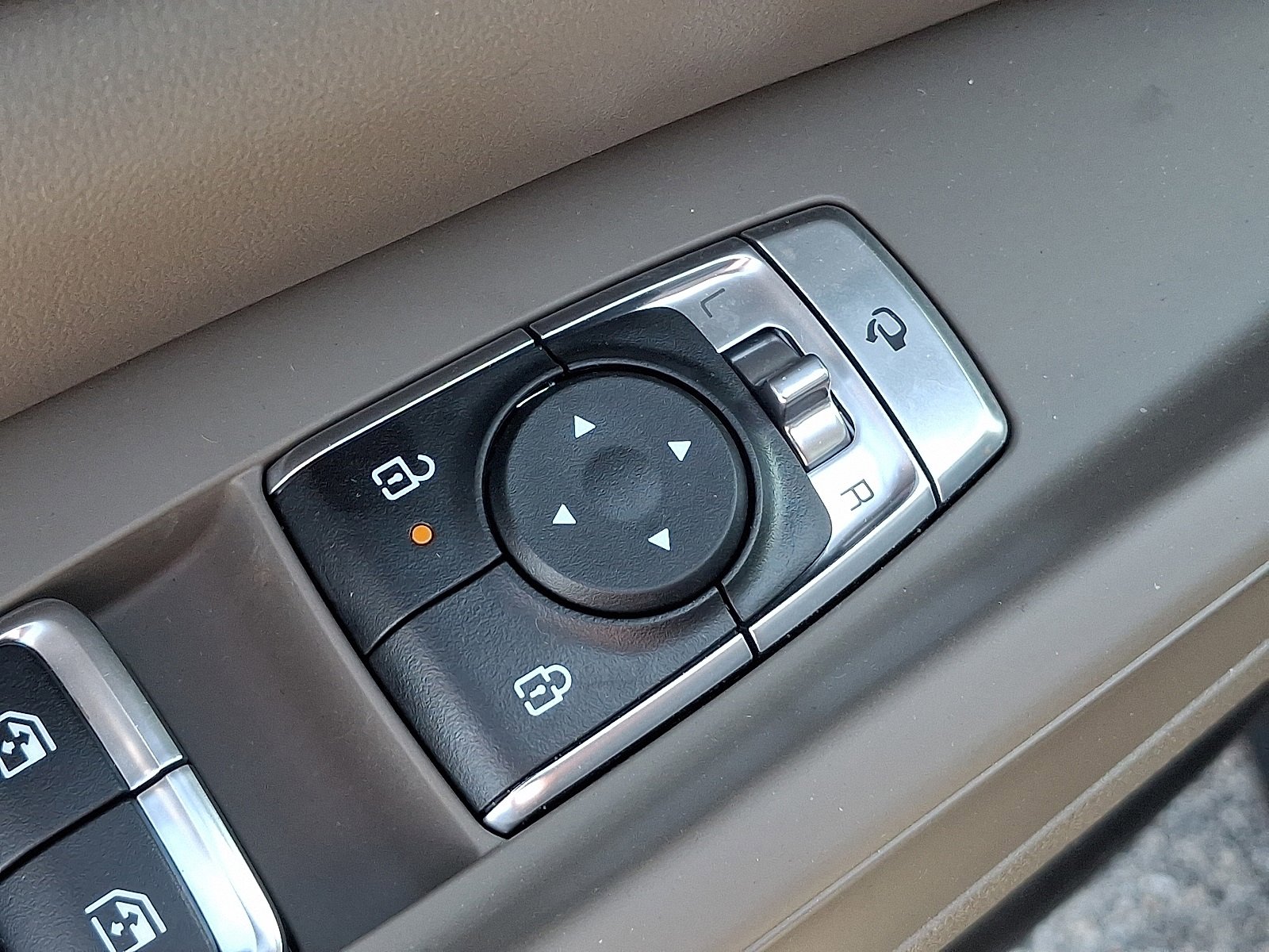 Used 2025 Kia Carnival SX image 28