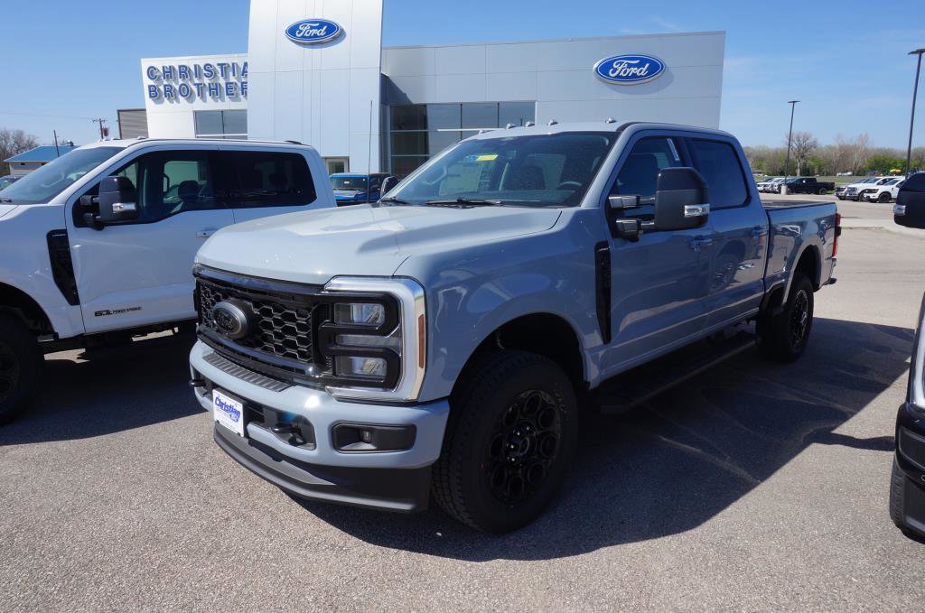 New 2025 Ford F350 Lariat w/ Black Appearance Package