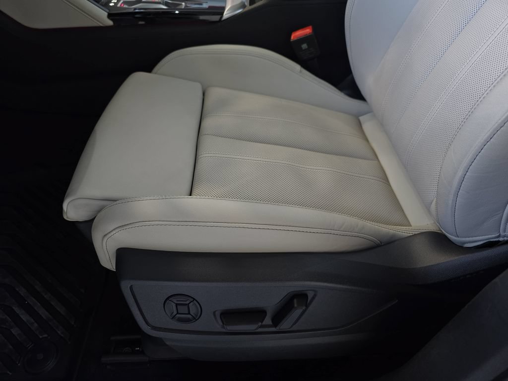 Used 2025 Audi Q5 Prestige AWD/4WD image 32