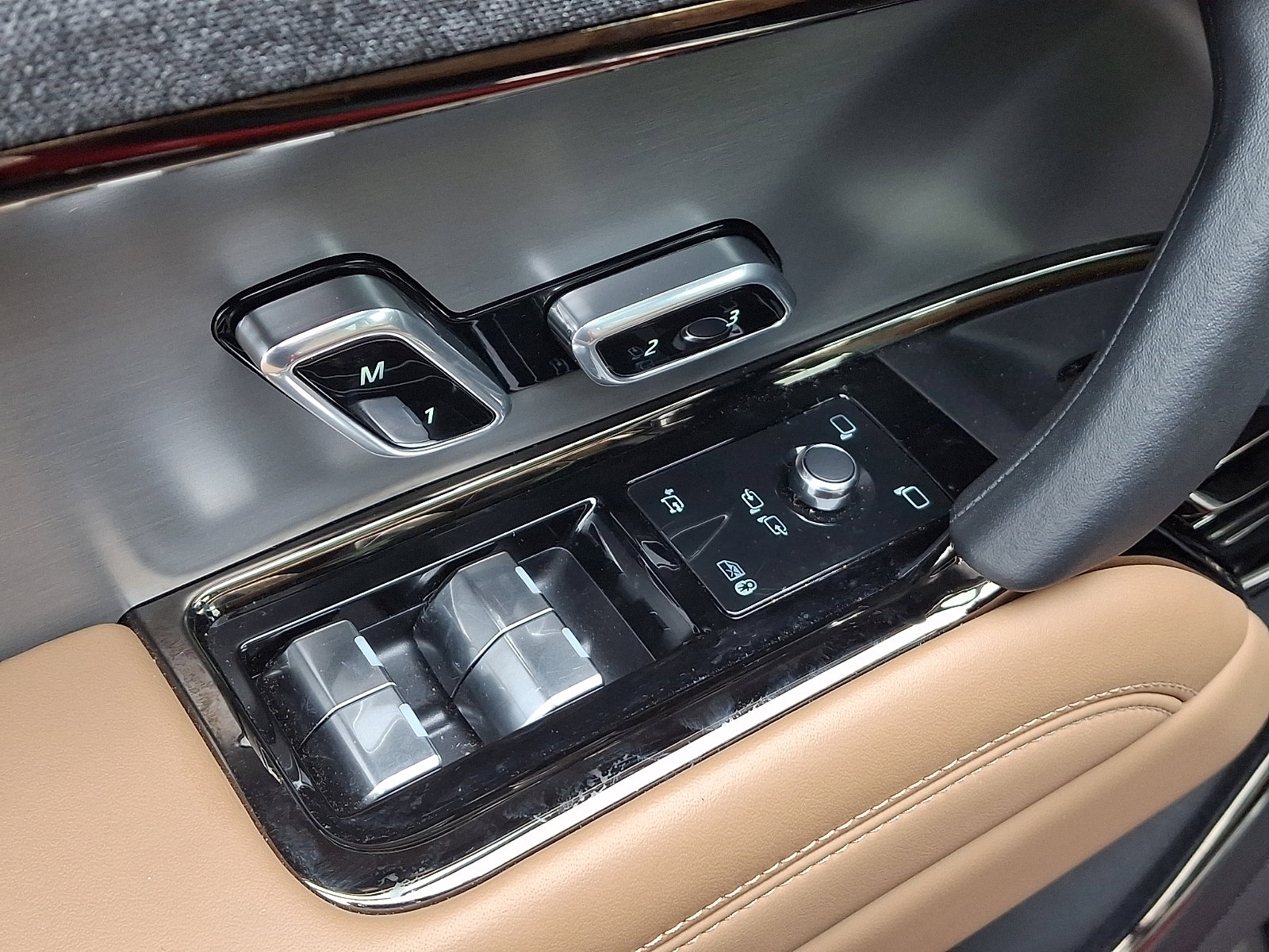 Used 2025 Land Rover Range Rover Sport SE image 27