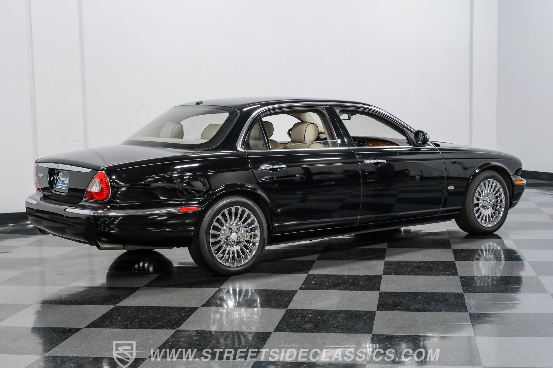 Used 2007 Jaguar XJ8 L RWD image 11