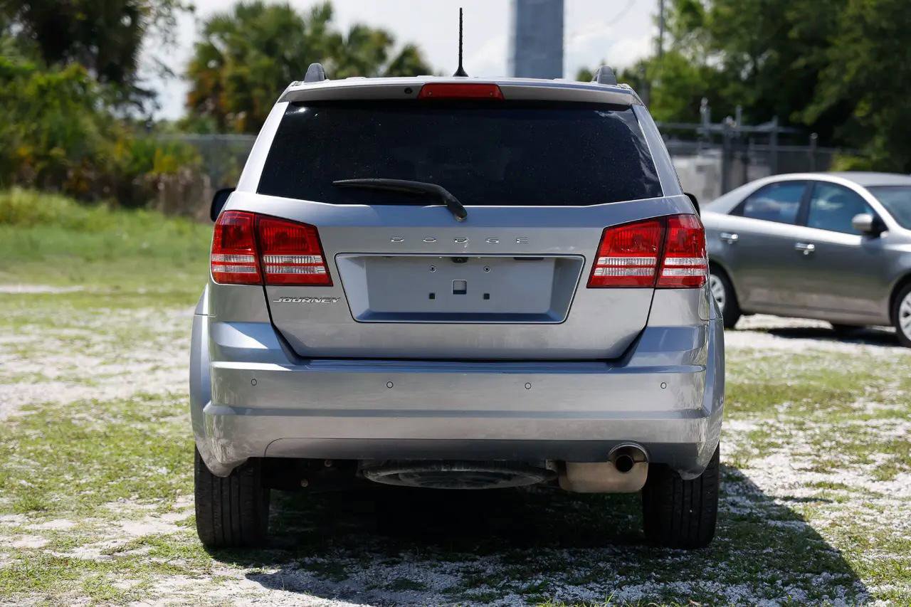 Used 2020 Dodge Journey SE FWD image 7