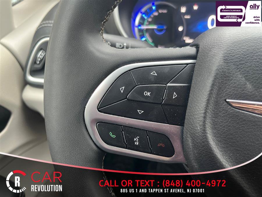 Used 2024 Chrysler Pacifica Limited FWD image 27