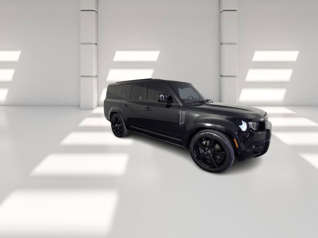 Used 2025 Land Rover Defender 130 X-Dynamic SE image 4