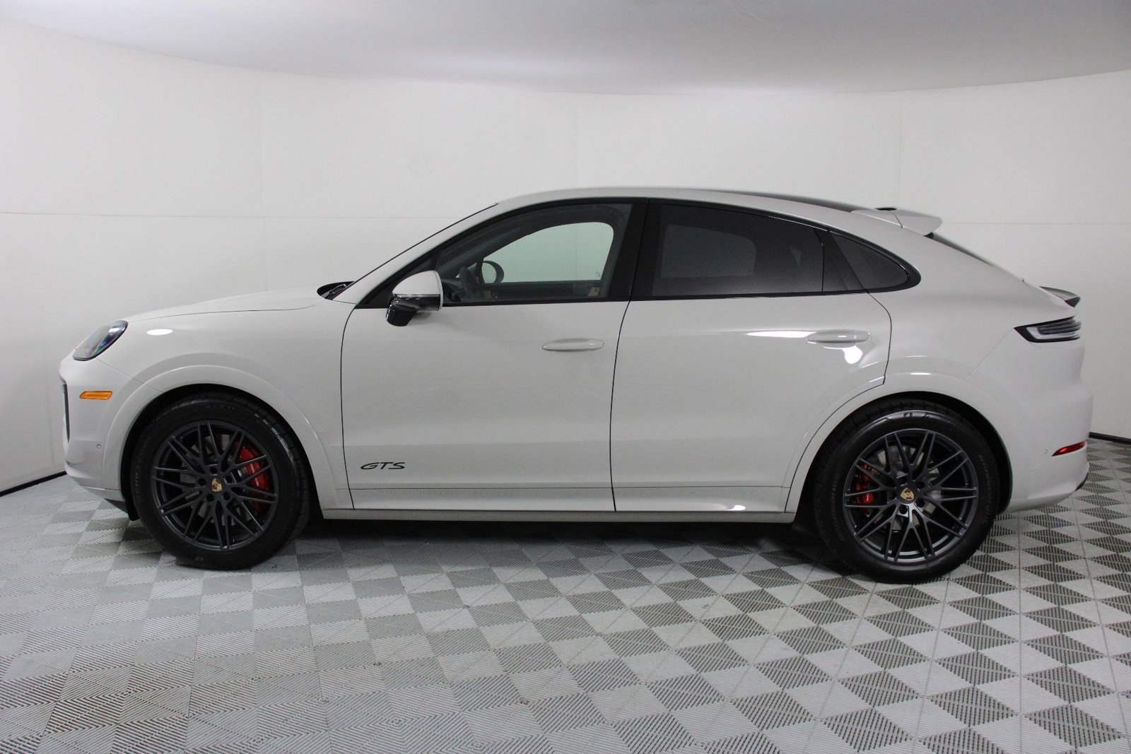 New 2026 Porsche Cayenne GTS AWD/4WD image 2
