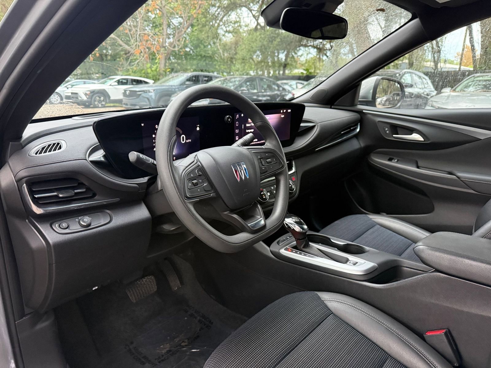 Used 2025 Buick Envista Preferred image 28