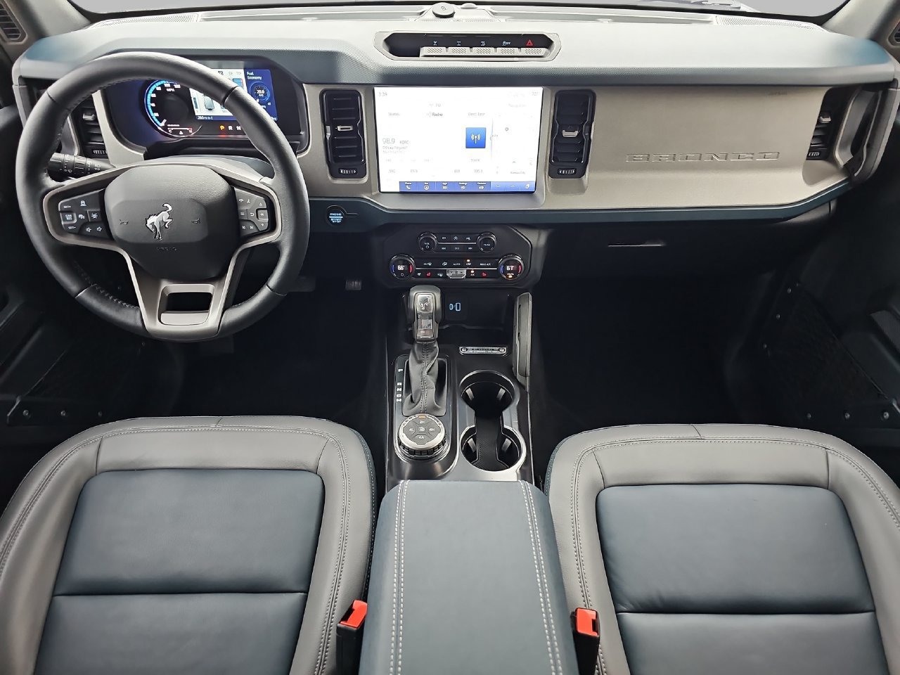 Used 2024 Ford Bronco Outer Banks AWD/4WD image 11