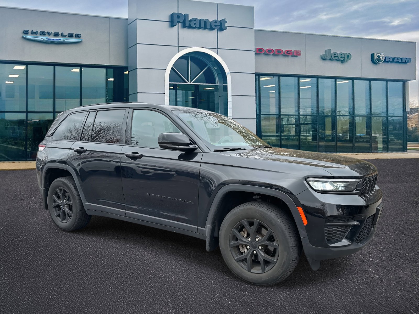 Used 2024 Jeep Grand Cherokee Altitude